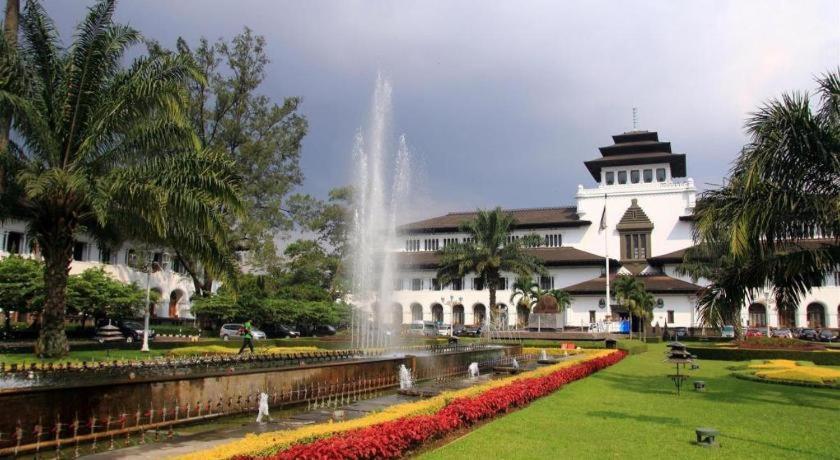 Hotel Tibera Taman Cibeunying บันดุง ภายนอก รูปภาพ