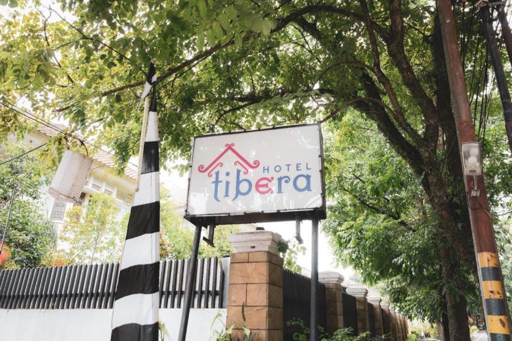 Hotel Tibera Taman Cibeunying บันดุง ภายนอก รูปภาพ